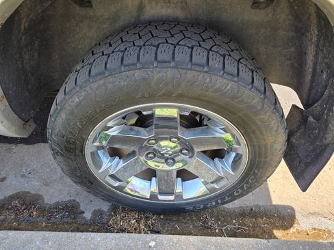 Used 2012 RAM 1500 Laramie w/ Chrome Accents Group AWD/4WD image 4