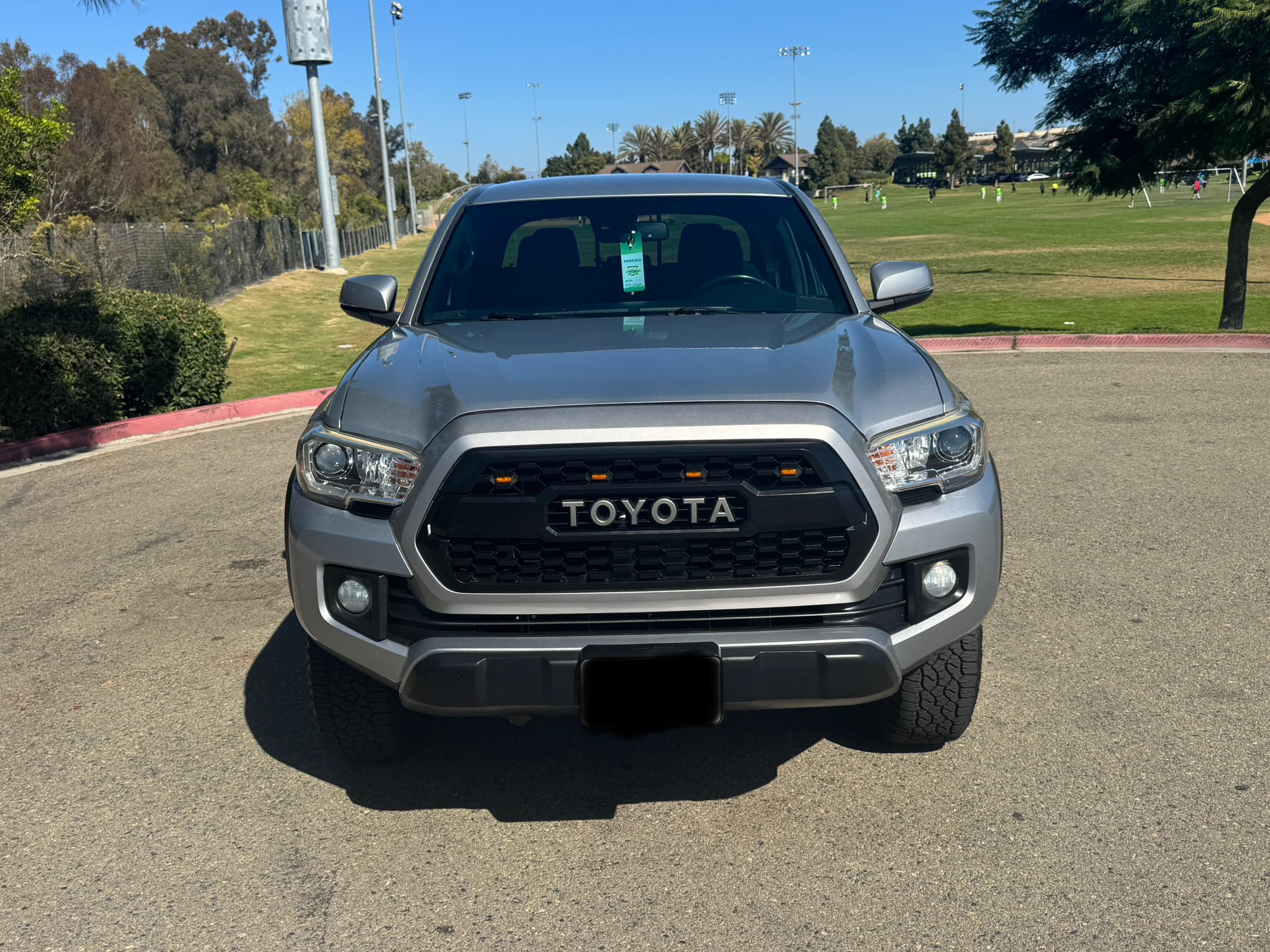 Used 2018 Toyota Tacoma TRD Off-Road w/ Technology Package AWD/4WD image 9