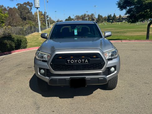 Used 2018 Toyota Tacoma TRD Off-Road image 9