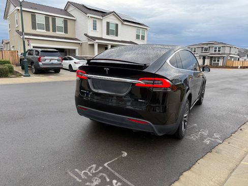 Used 2018 Tesla Model X 75D image 9