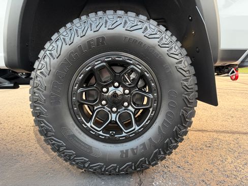 Used 2025 Chevrolet Colorado ZR2 w/ ZR2 Bison Edition AWD/4WD image 26