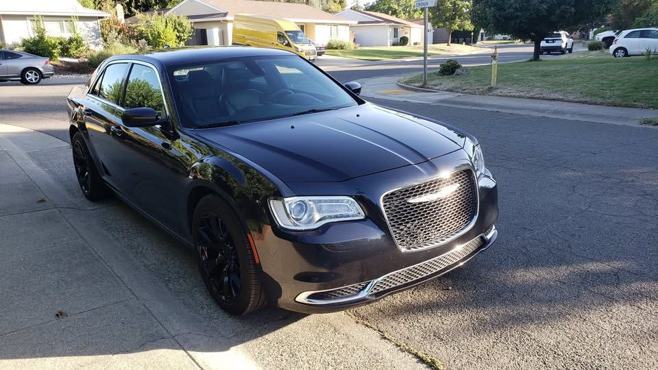 Used 2015 Chrysler 300 Limited RWD image 13