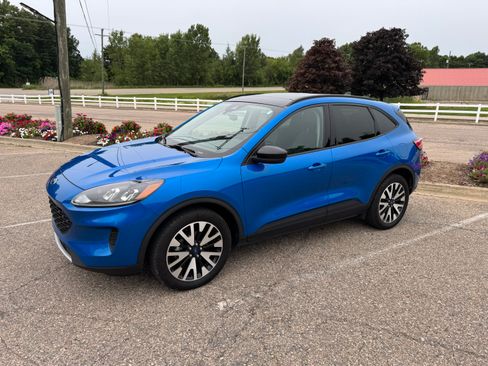 Used 2020 Ford Escape SE Sport AWD/4WD image 4