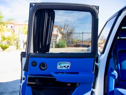 Used 2022 Rolls-Royce Cullinan w/ Technology Package image 20