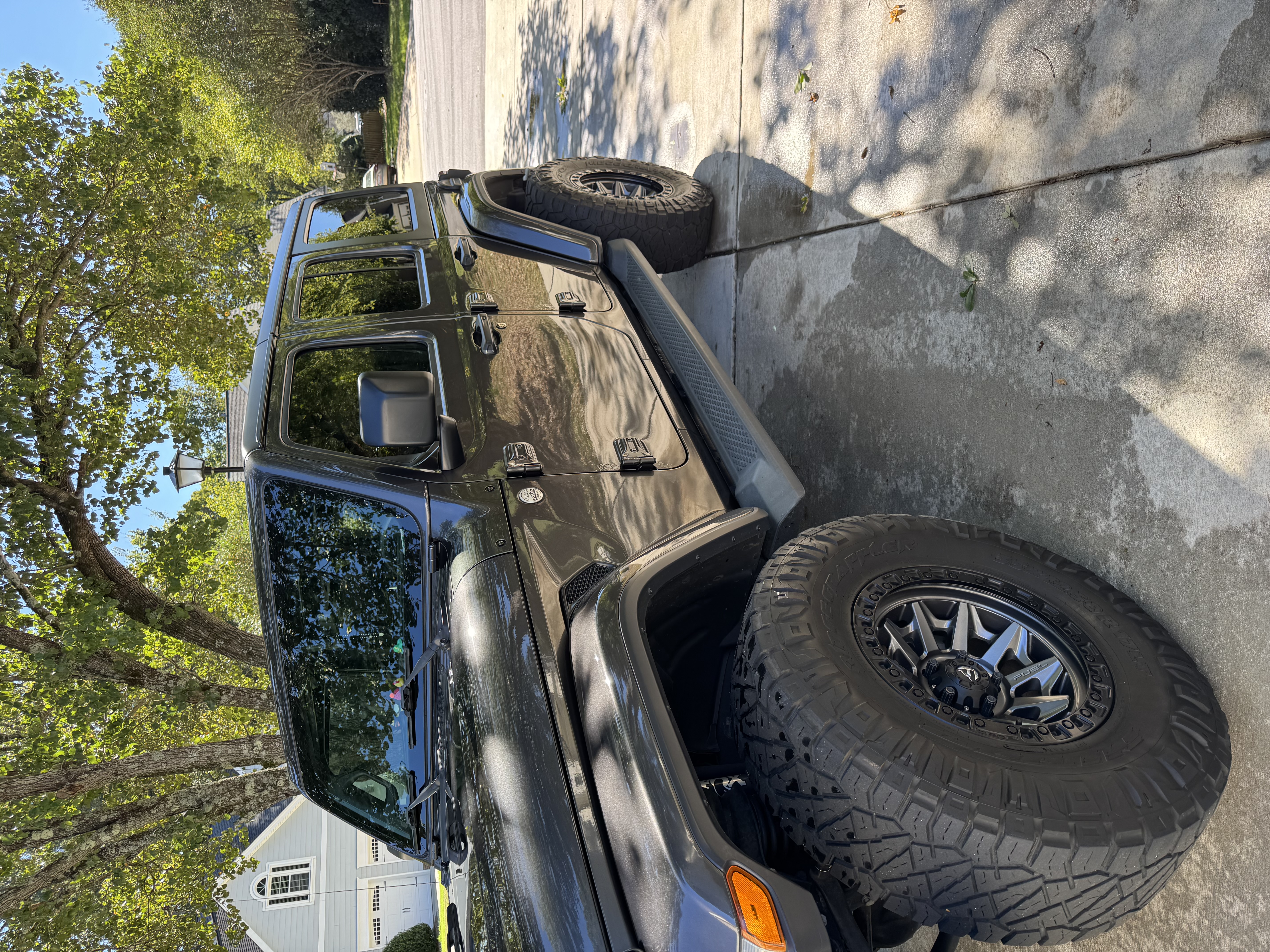 Used 2018 Jeep Wrangler Unlimited Sahara w/ Dual Top Group AWD/4WD image 1