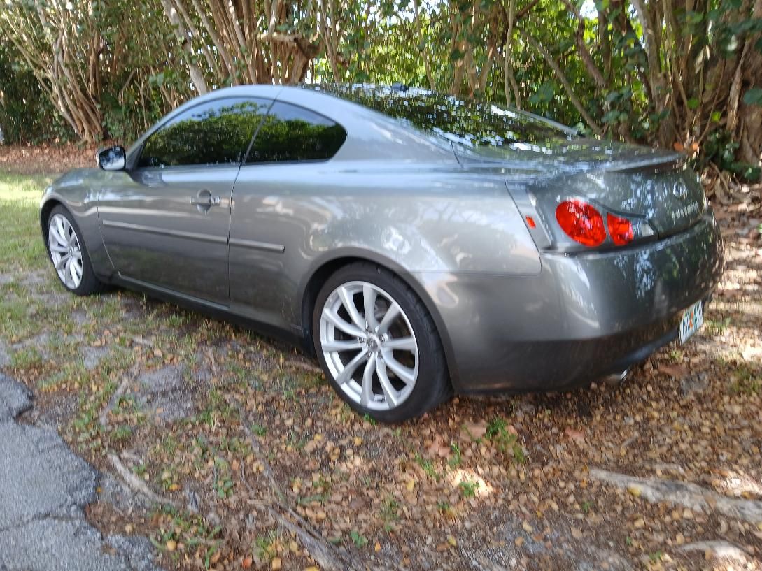 Used 2010 INFINITI G37 Journey RWD image 2