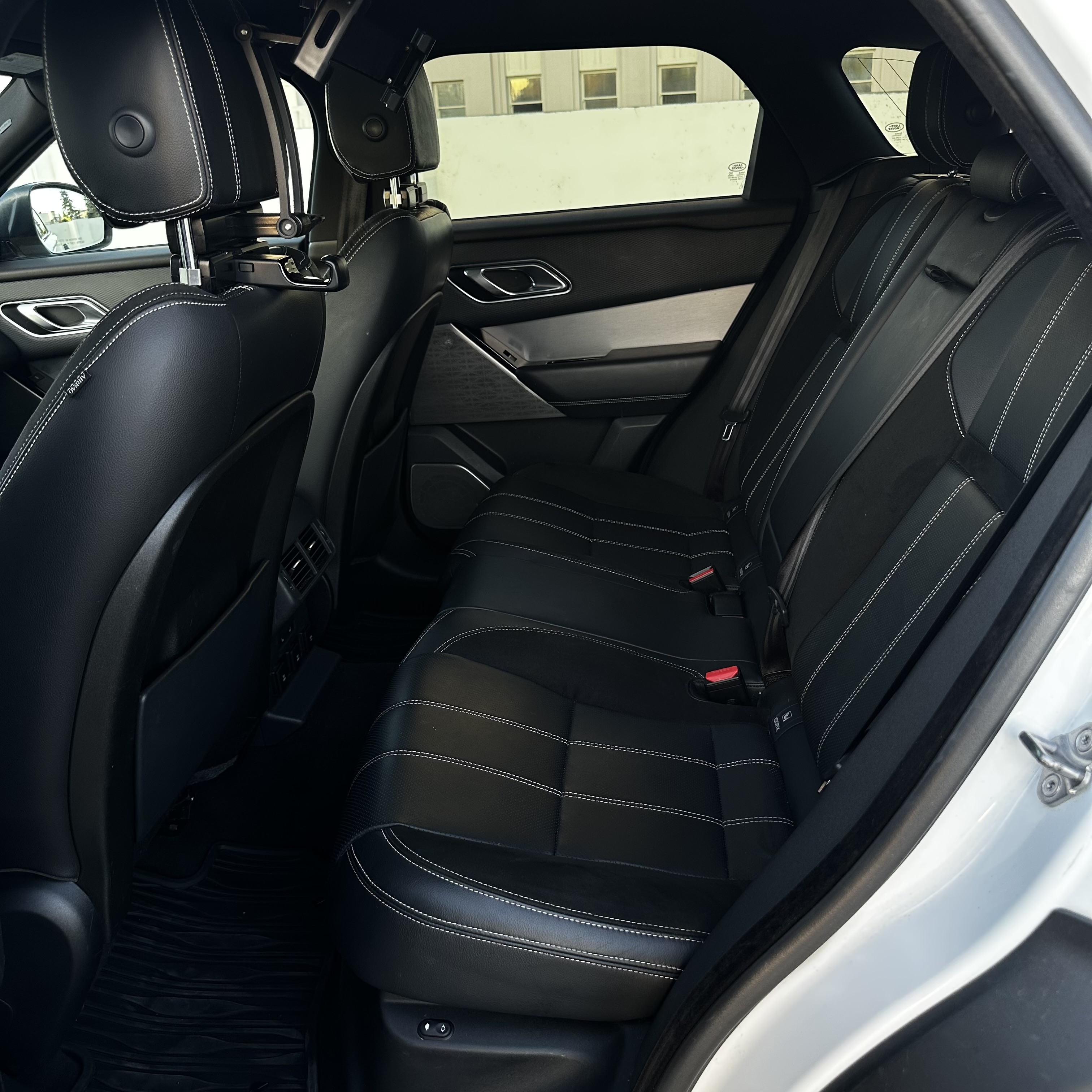 Used 2018 Land Rover Range Rover Velar R-Dynamic SE AWD/4WD image 14