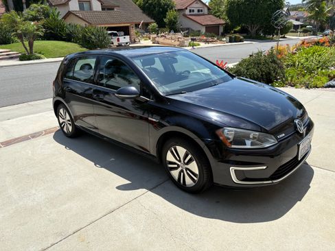 Used 2016 Volkswagen e-Golf SE FWD image 2