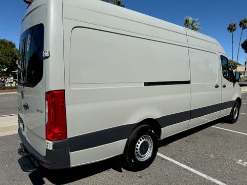 Used 2022 Mercedes-Benz Sprinter 2500 image 6