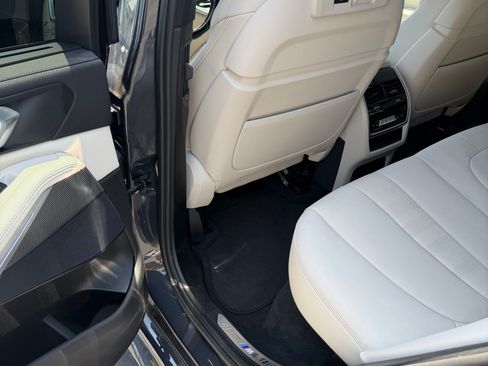 Used 2021 BMW X5 xDrive40i w/ M Sport Package AWD/4WD image 13