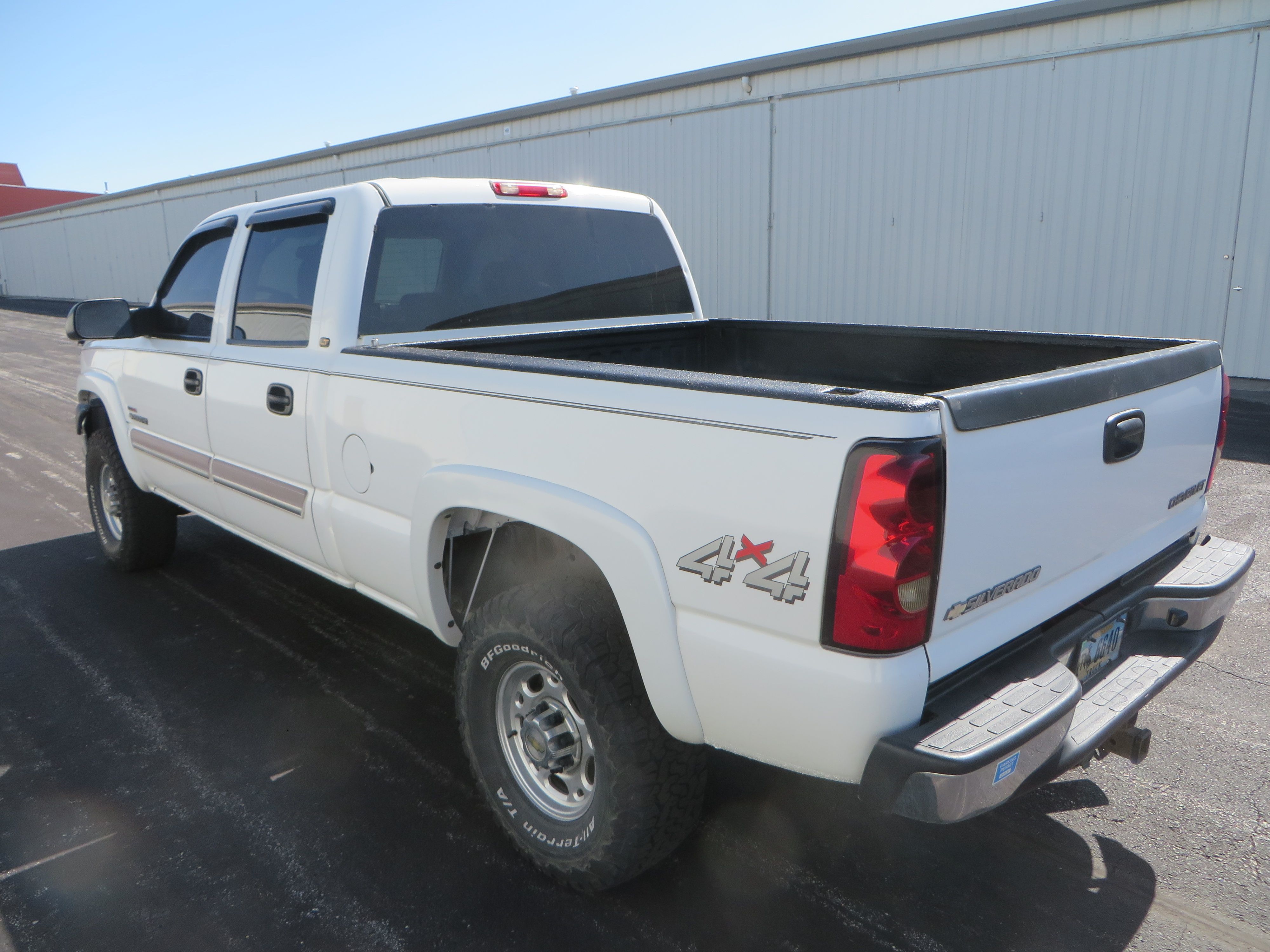 Used 2005 Chevrolet Silverado 2500 LT w/ Heavy-Duty Power Package AWD/4WD image 10