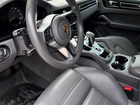 Used 2022 Porsche Cayenne E-Hybrid image 10