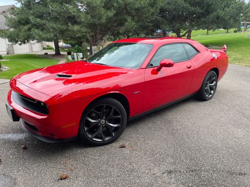 Used 2018 Dodge Challenger R/T Plus RWD image 2