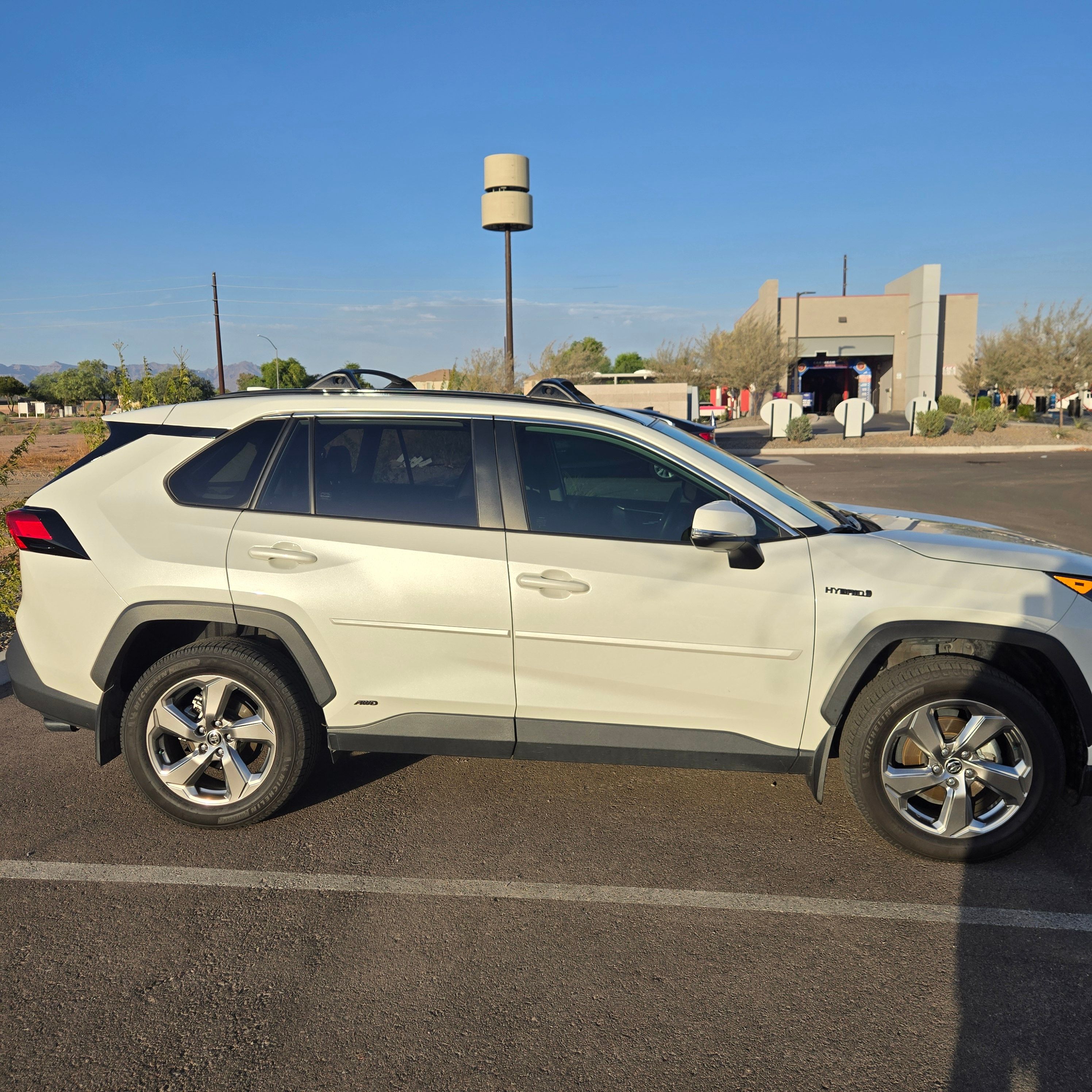 Used 2021 Toyota RAV4 XLE Premium AWD/4WD image 5
