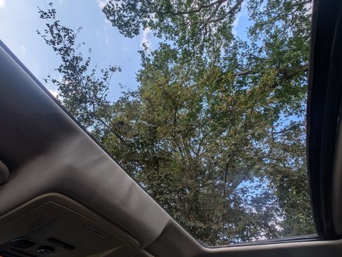 Used 2015 Chevrolet Suburban LT image 8