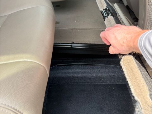 Used 2015 Chrysler Town & Country Touring-L w/ Driver Convenience Group image 20