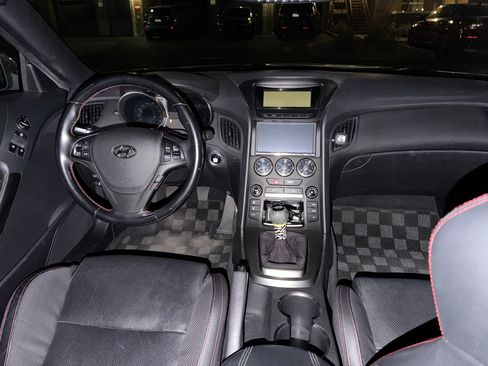 Used 2015 Hyundai Genesis 3.8 image 6