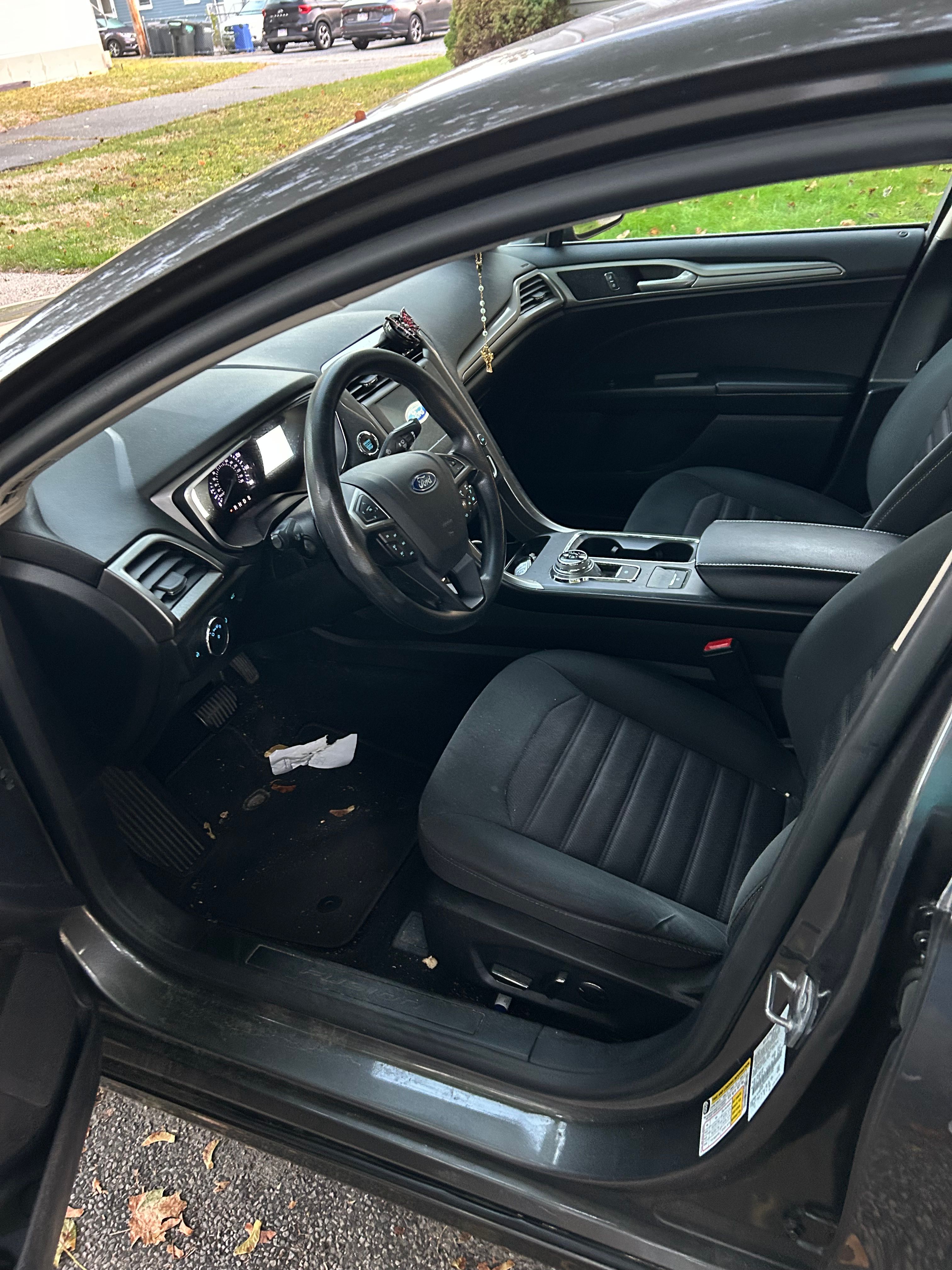 Used 2019 Ford Fusion SE FWD image 4