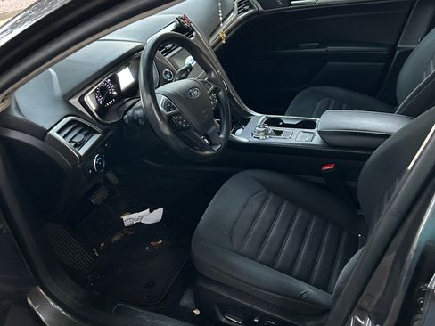 Used 2019 Ford Fusion SE image 4