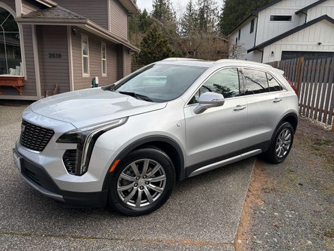 Used 2021 Cadillac XT4 Premium Luxury image 2