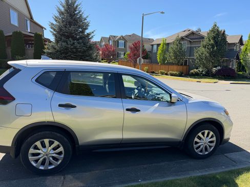 Used 2018 Nissan Rogue S AWD/4WD image 11
