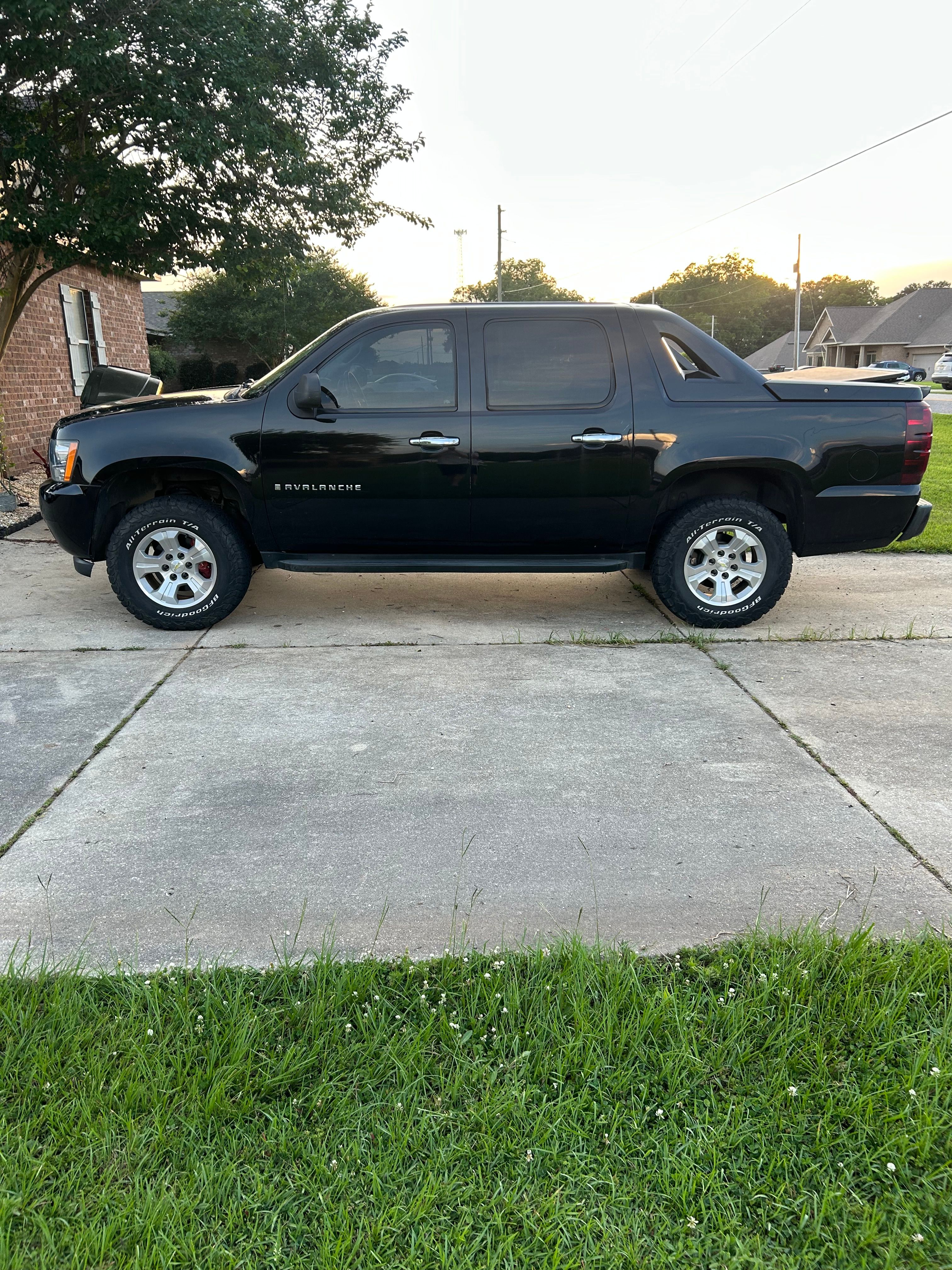 Used 2009 Chevrolet Avalanche LS AWD/4WD image 4
