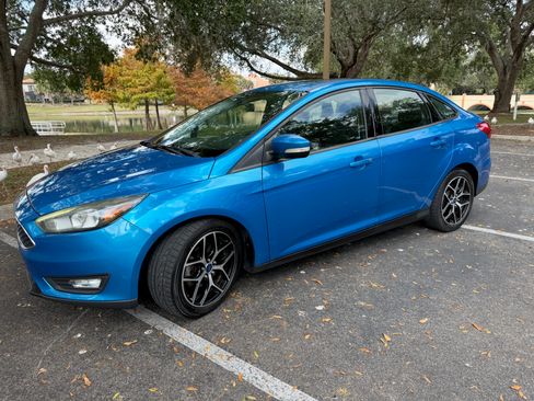 Used 2017 Ford Focus SEL w/ Cold Weather Package image 2
