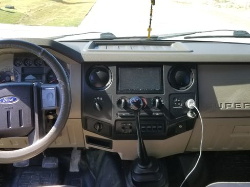 Used 2010 Ford F250 XL image 9