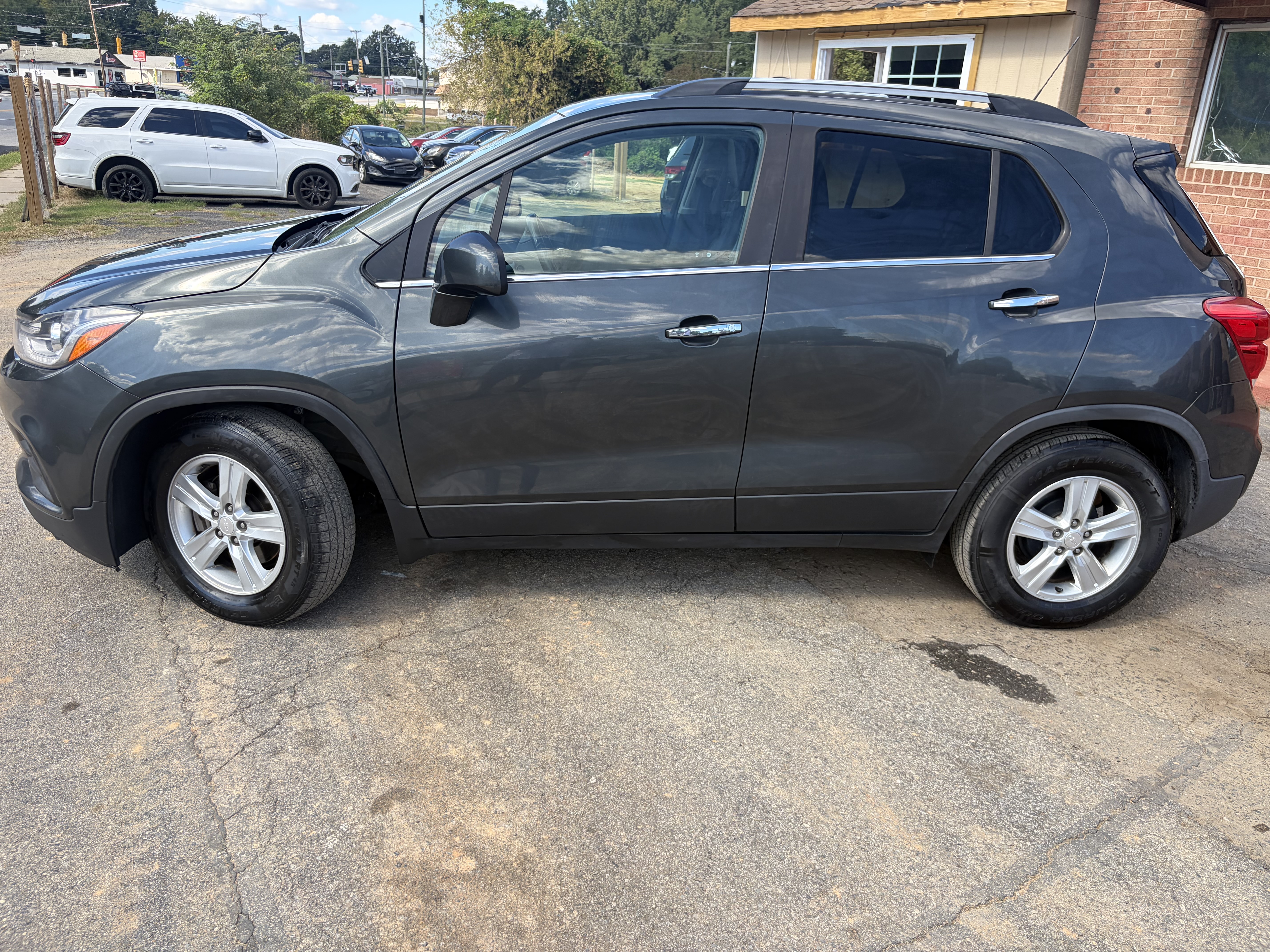 Used 2019 Chevrolet Trax LT w/ LT Convenience Package FWD image 5