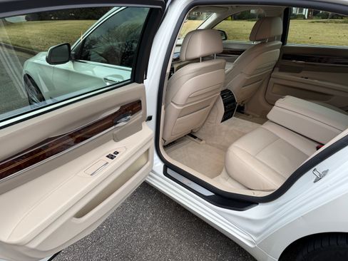 Used 2014 BMW 750Li image 12