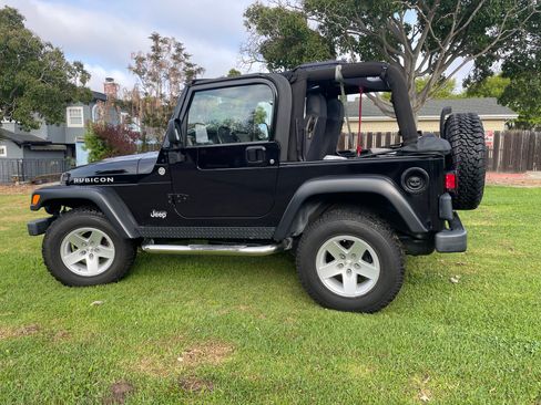 Used 2005 Jeep Wrangler Rubicon AWD/4WD image 2