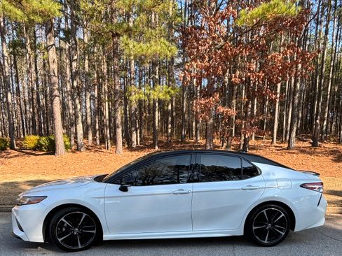 Used 2018 Toyota Camry XSE image 4