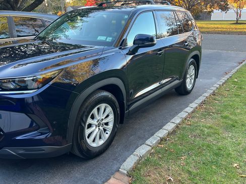 Used 2024 Toyota Grand Highlander AWD image 9