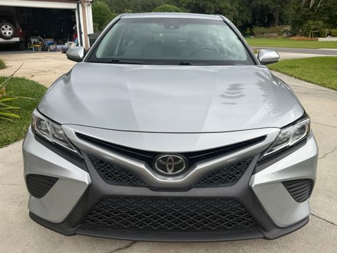 Used 2018 Toyota Camry SE image 4