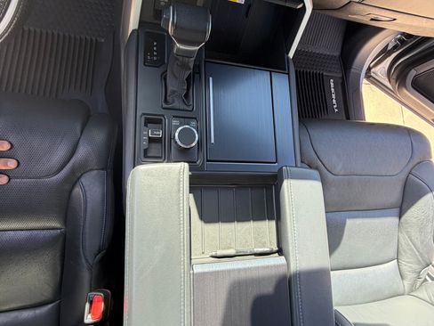 Used 2023 Toyota Tundra Platinum AWD/4WD image 19