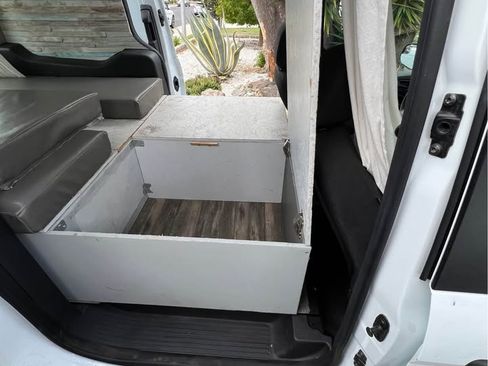 Used 2017 Ford Transit Connect XL image 4