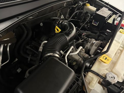 Used 2012 Jeep Liberty Sport image 5