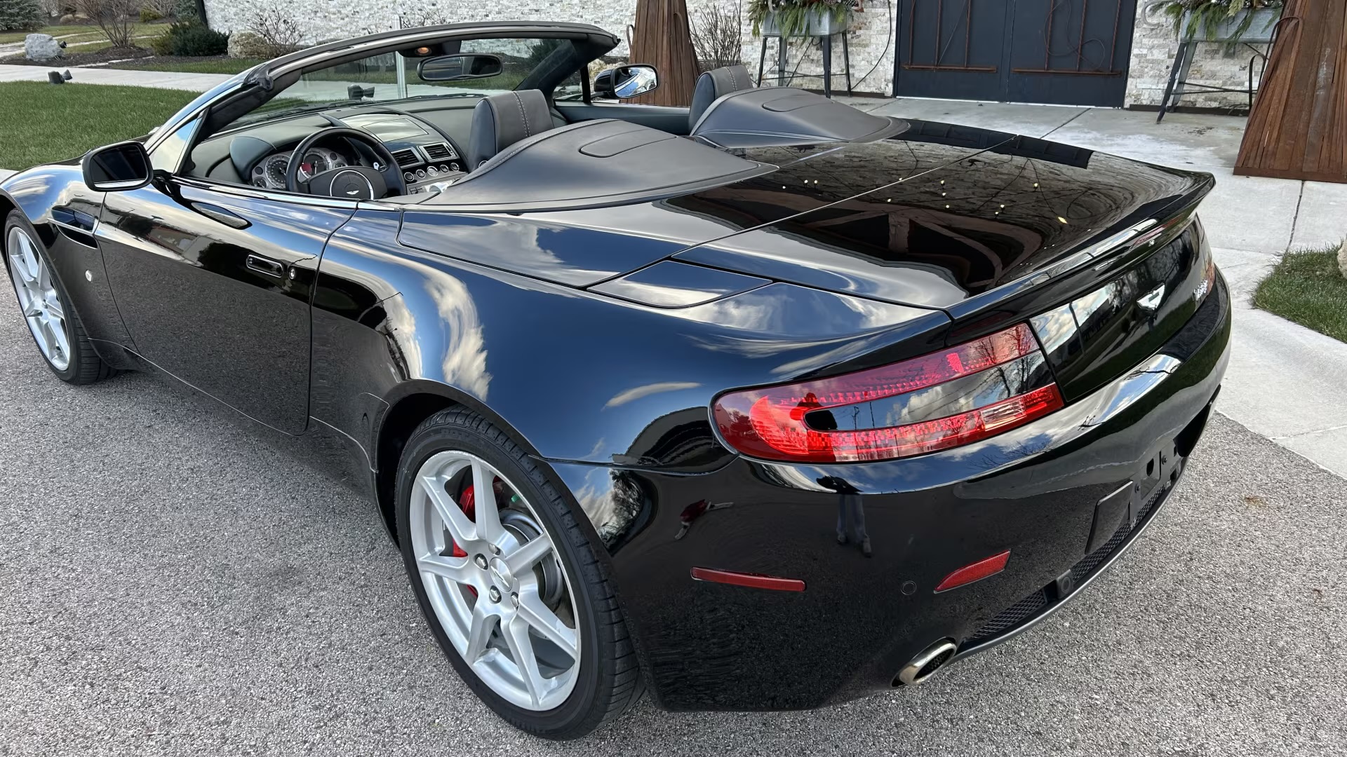 Used 2008 Aston Martin V8 Vantage Roadster RWD image 9