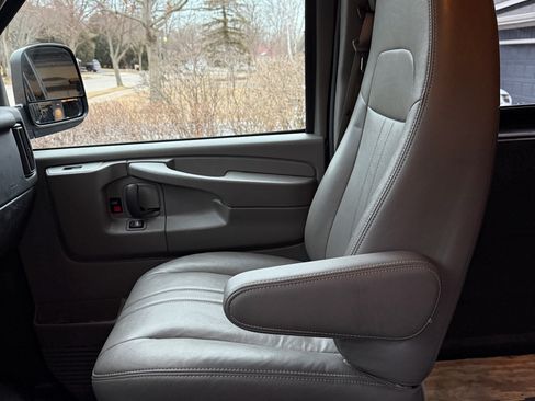 Used 2014 Chevrolet Express 1500 image 19