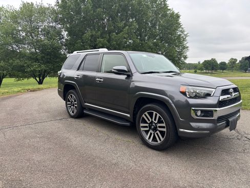 Used 2018 Toyota 4Runner Limited AWD/4WD image 5