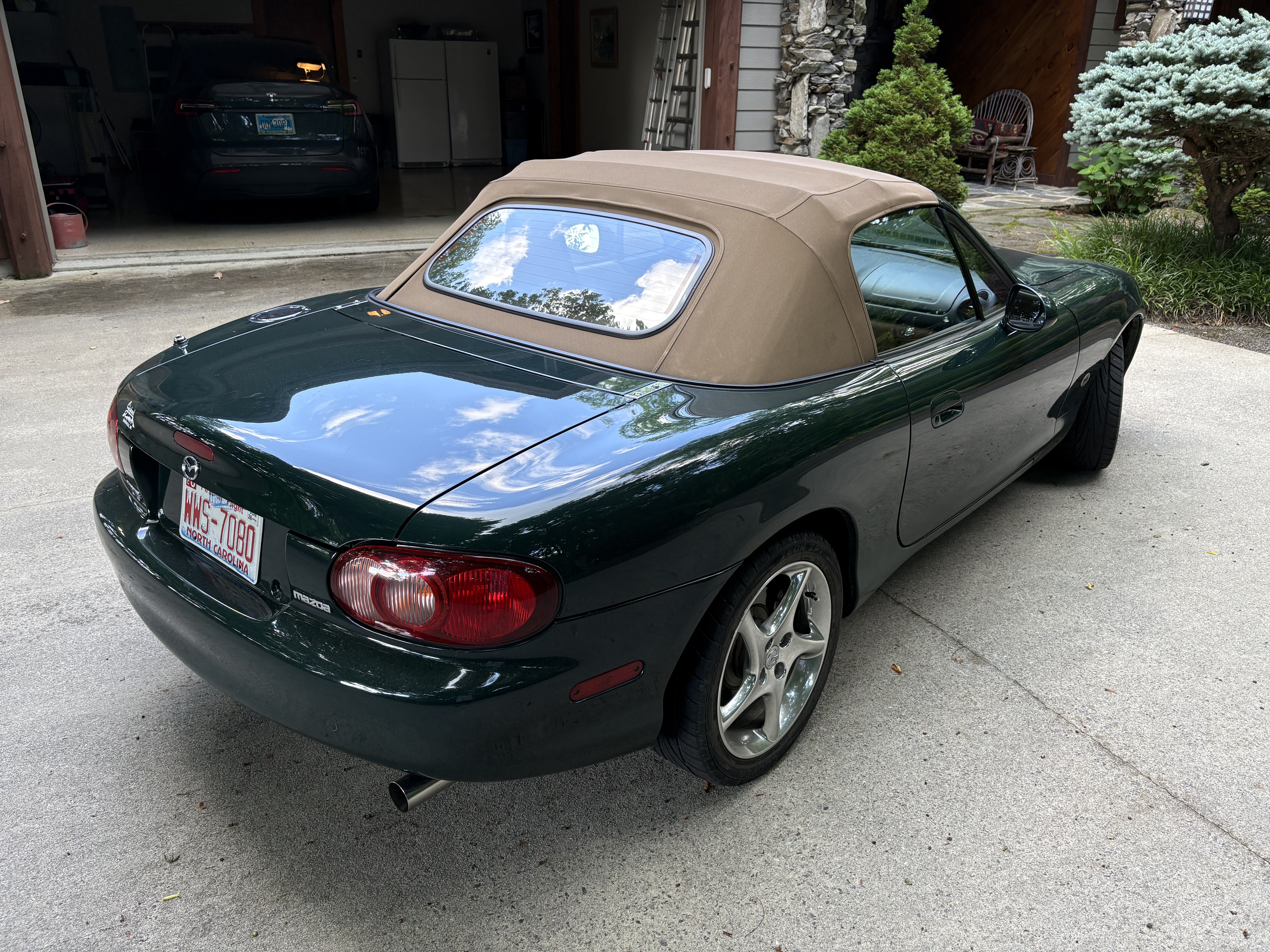 Used 2001 MAZDA MX-5 Miata RWD image 11