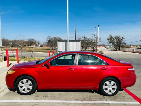 Used 2009 Toyota Camry LE image 2