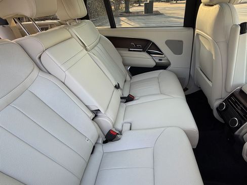 Used 2025 Land Rover Range Rover Long Wheelbase SE image 22
