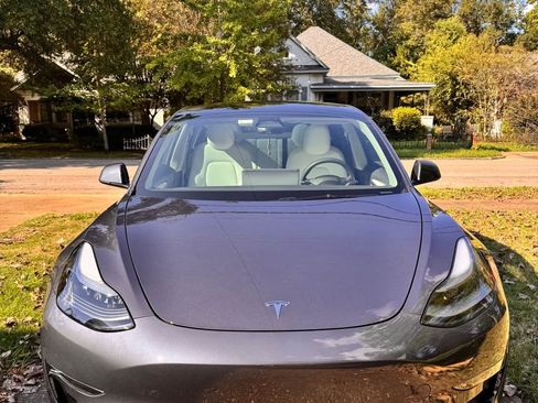 Used 2023 Tesla Model 3 Standard Range image 2