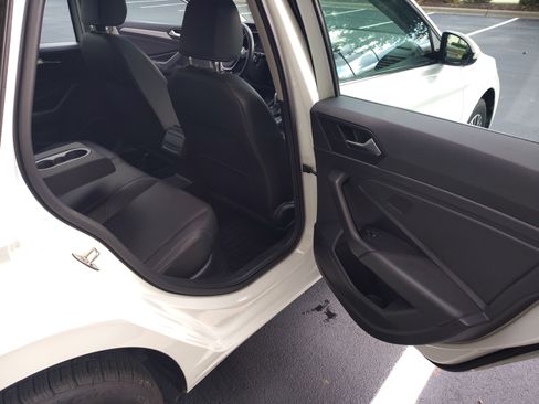 Used 2019 Volkswagen Jetta SE w/ Cold Weather Package image 15