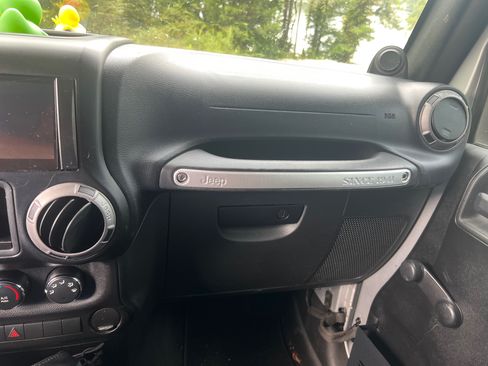 Used 2012 Jeep Wrangler Sport AWD/4WD image 32