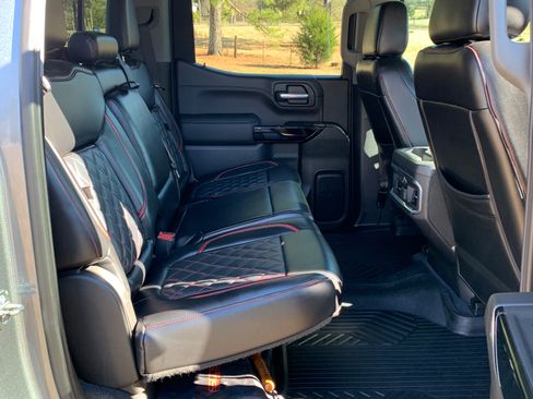 Used 2020 Chevrolet Silverado 1500 LTZ w/ LTZ Premium Package AWD/4WD image 11