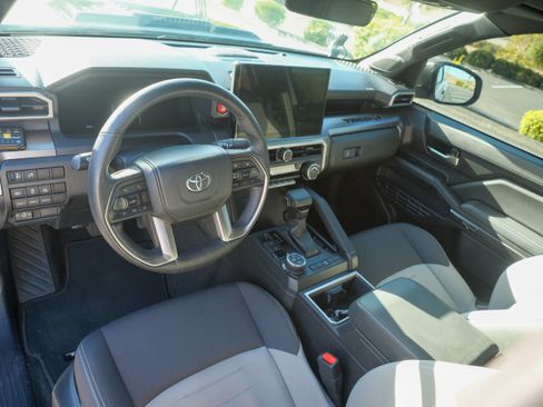 Used 2024 Toyota Tacoma TRD Off-Road image 21