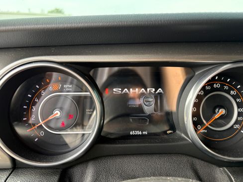 Used 2018 Jeep Wrangler Unlimited Sahara image 12