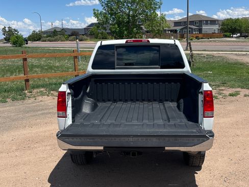 Used 2015 Nissan Titan SV AWD/4WD image 11